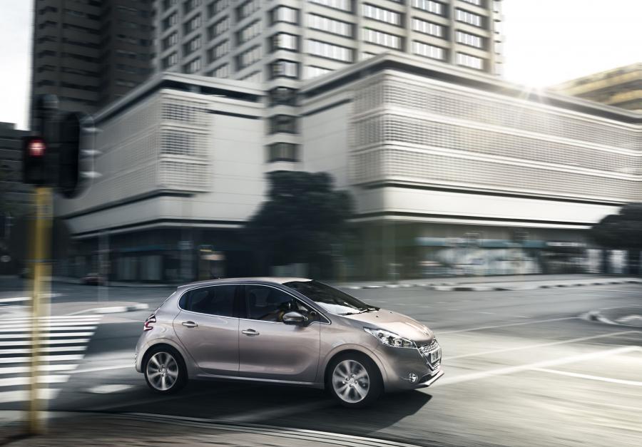  Peugeot 208 5-Door 2012 года  (фото 20 из 73)